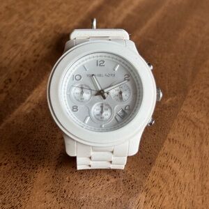 Michael Kors Womens Chronograph Watch with Silicone Band MK5292 - Needs Battery!